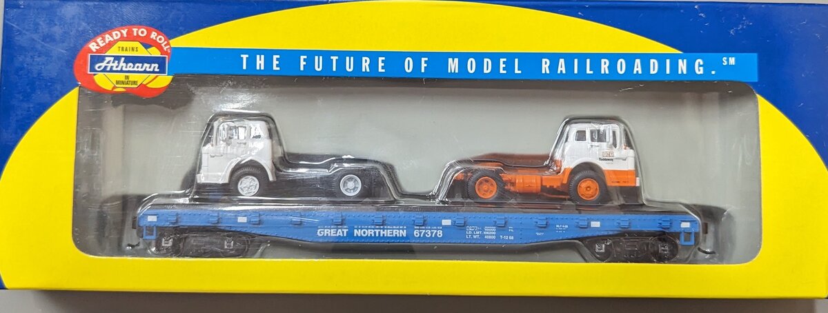 Athearn 92108 HO Scale Great Northern 50' Flat Car w/ Ford C Tractors #67378
