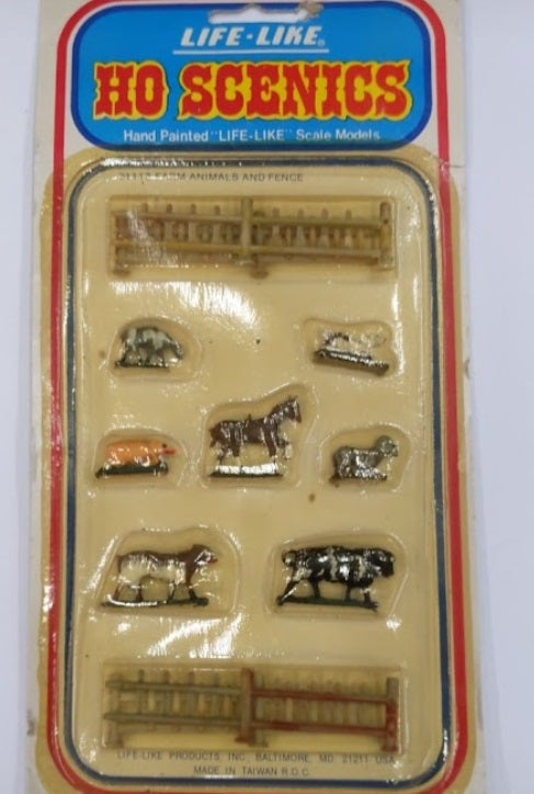 Life Like 1118 HO Farm Animals with Fence