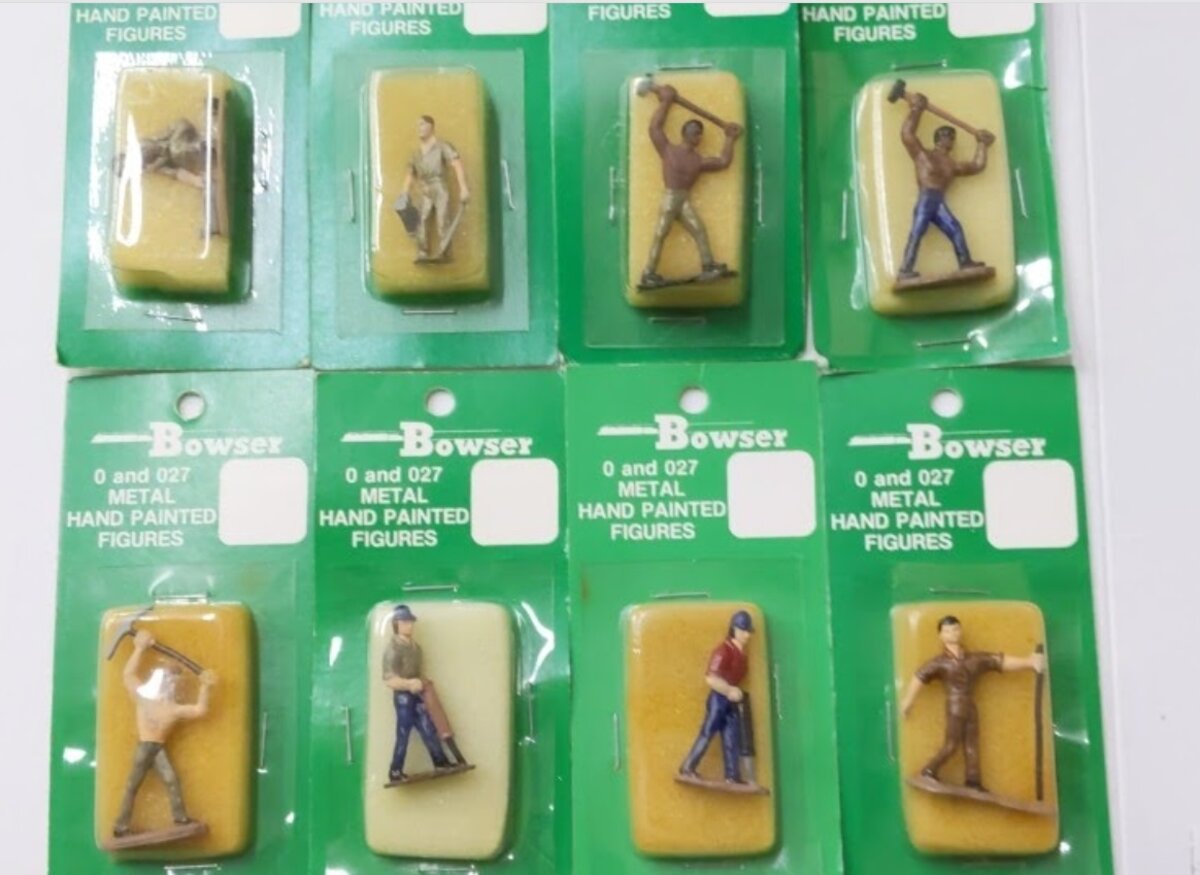 Bowser L-3 Lot of 8 O Scale Metal Painted Figures Workmen
