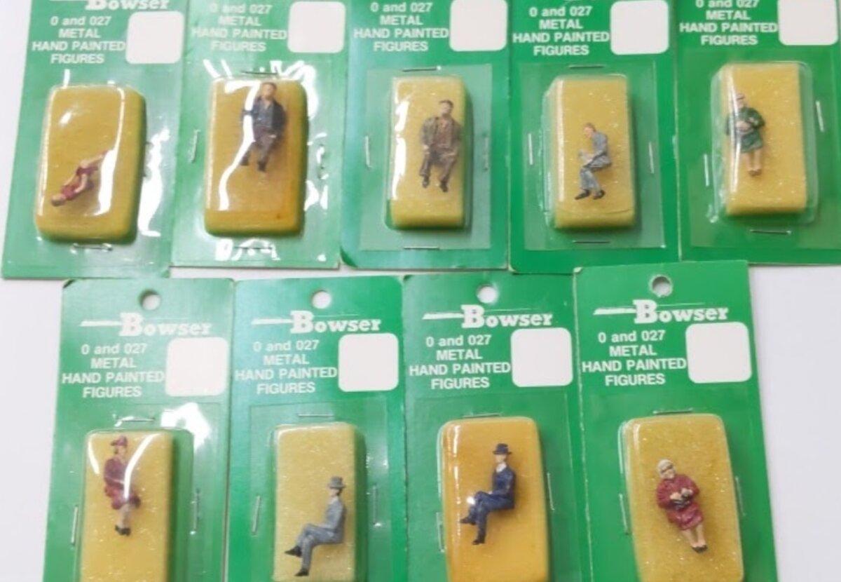 Bowser L-4 Lot of 9 O Scale Metal Painted Sitting Figures