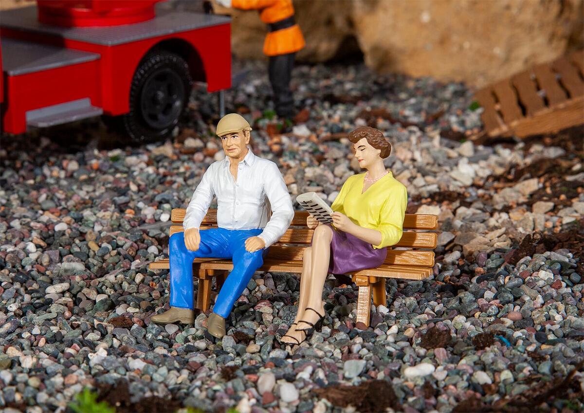 Pola 331501 G Sitting People Figures (Set of 2)