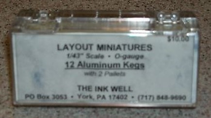 Layout Miniatures O 12 Aluminum Kegs W/2 Pallets