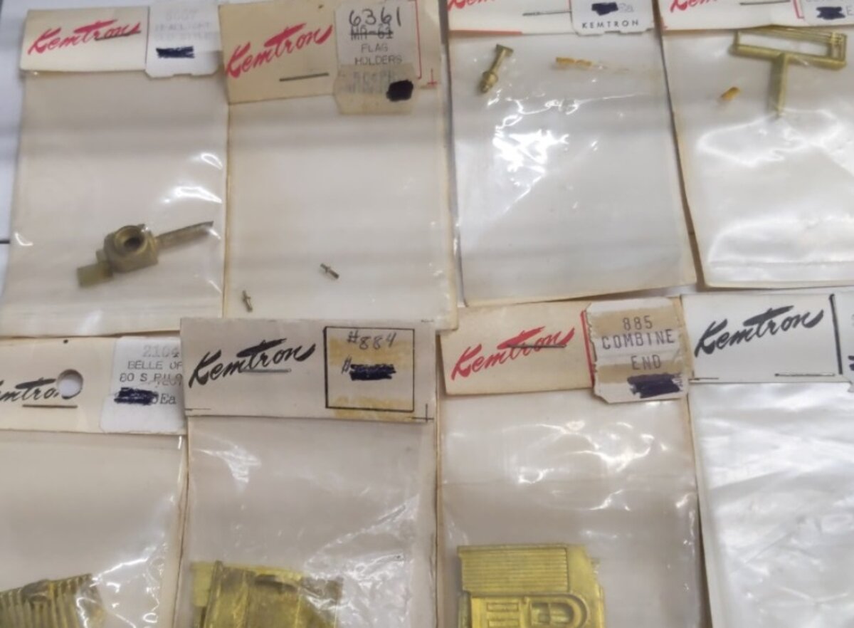 Kemtron HO Lot of 23 Assorted Brass Parts, Stacks, Ends, Handrail, Head Light