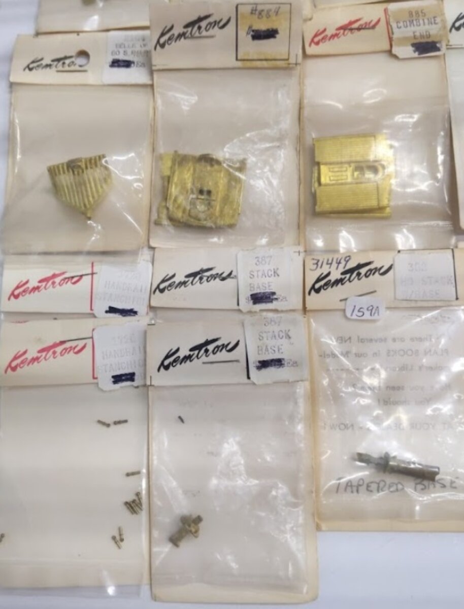 Kemtron HO Lot of 23 Assorted Brass Parts, Stacks, Ends, Handrail, Head Light