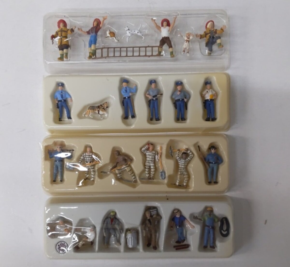 Woodland Scenics L-1 Lot of 4 HO  Assorted Figures Police, Prisoners, FFs, ect