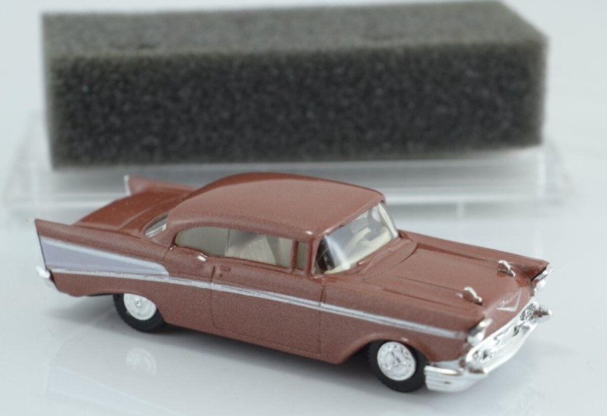 Praline 5007 HO Brown & Gray Chevy Bel Air Limousine Lux.