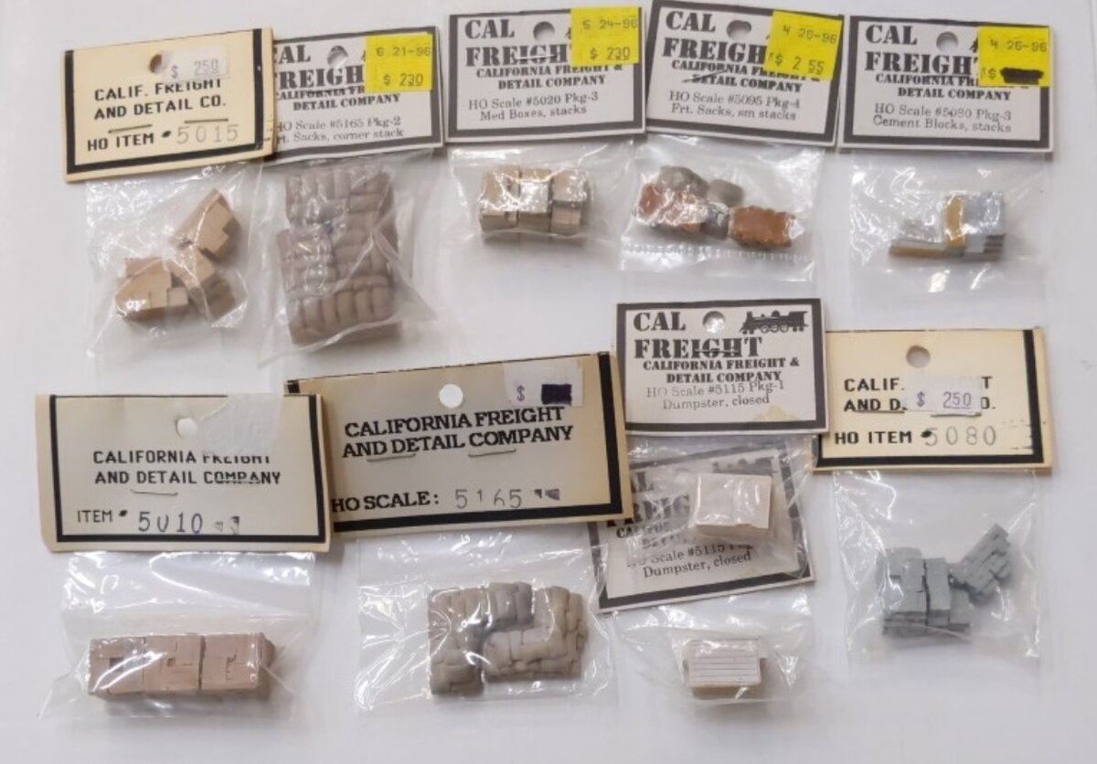 Cal Freight Lot of 10 HO Crates, Sacks, Boxes, Blocks ect Accessories