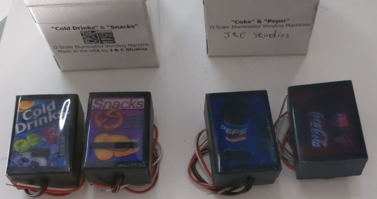J & C Studios Lot of 2 - O Scale 2 Pack Lighted Vending Machines. Coke, Pepsi