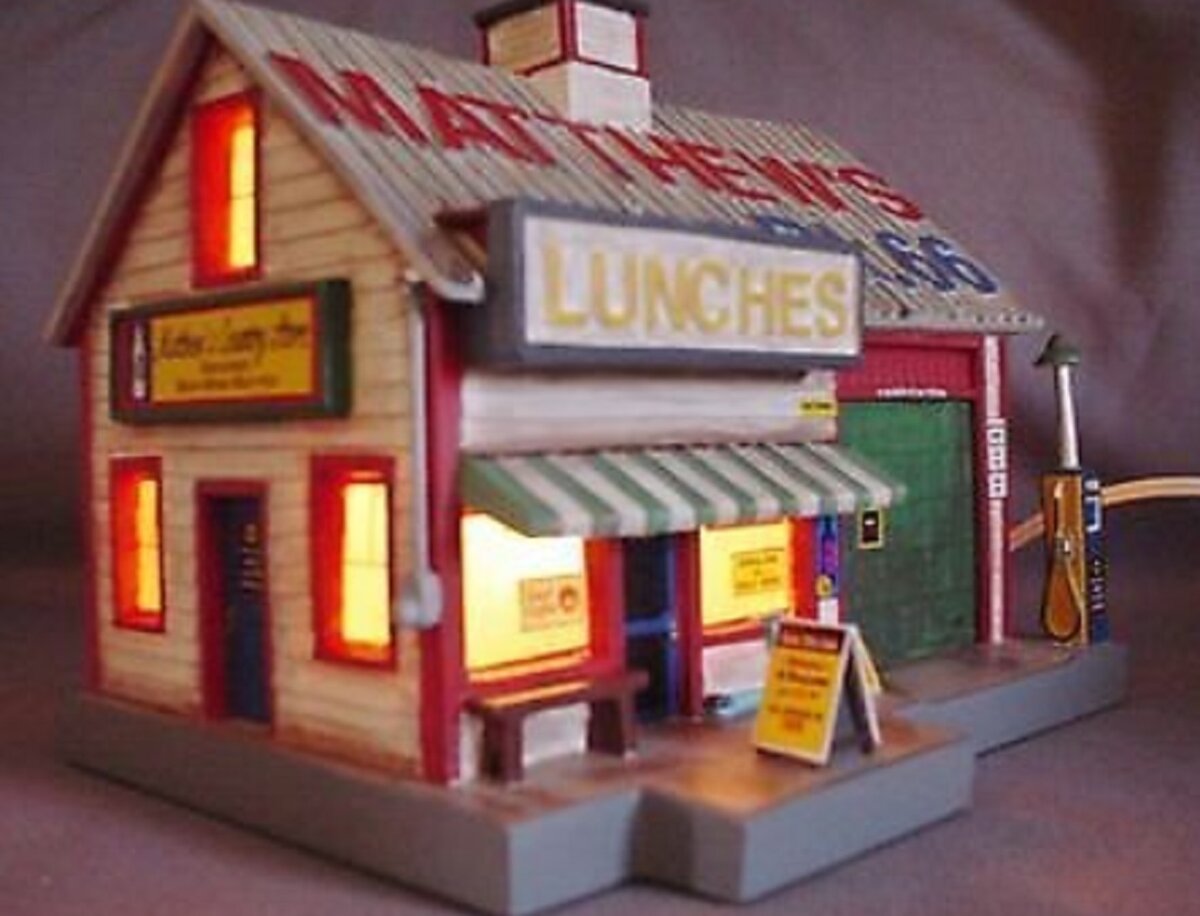 Lefton 10759 Roadside USA "O" Matthews Rt 66 Light Up Gas Station Trainz