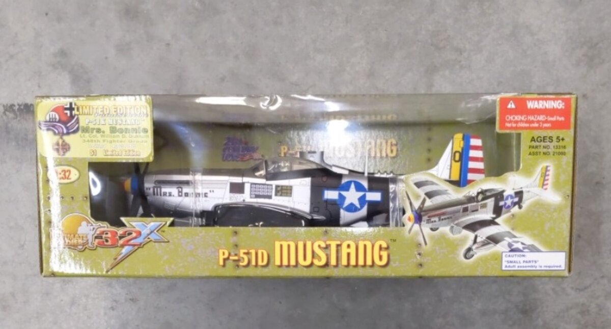 The Ultimate Soldier 21000 1:32 P-51D Mustang Mrs. Bonnie Airplane