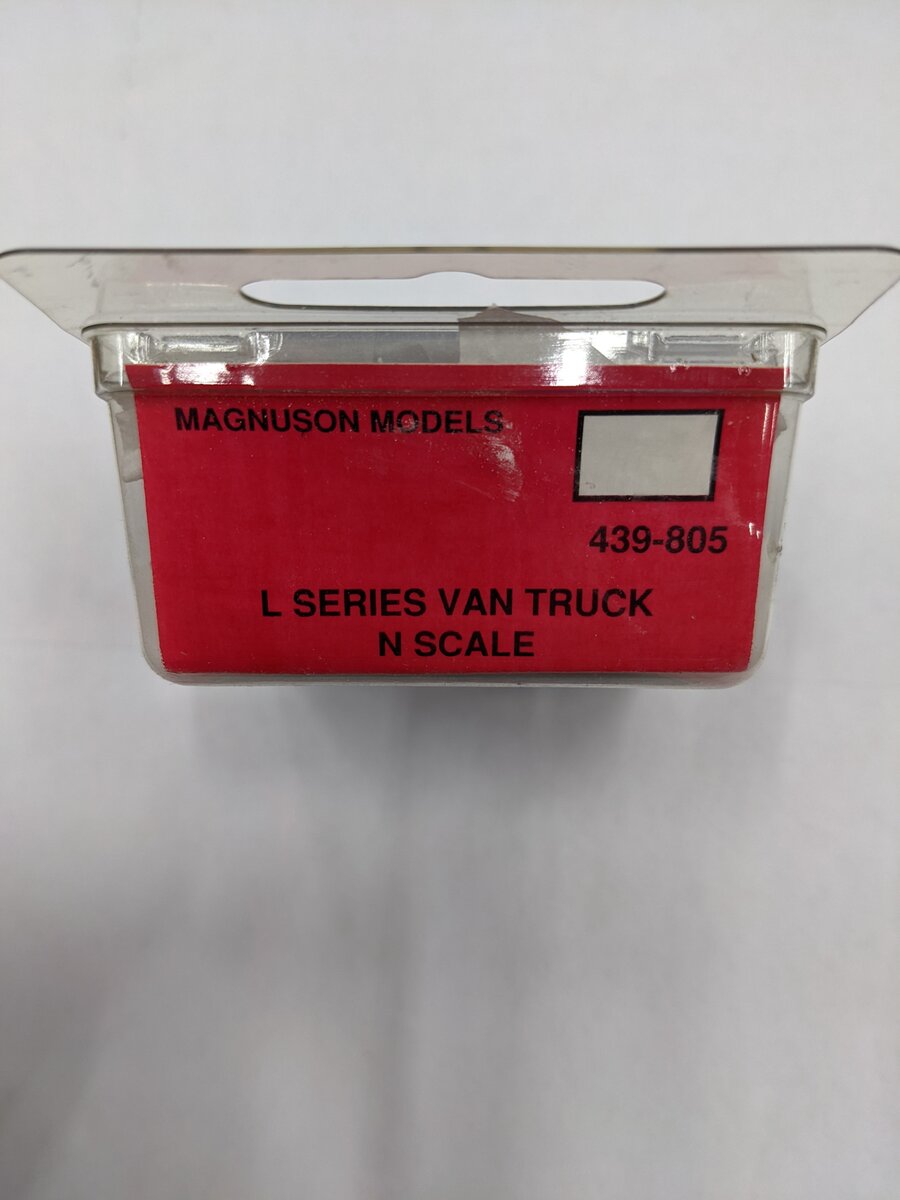 Magnuson Models 439-805 N Scale L Series Van Model Truck Kit