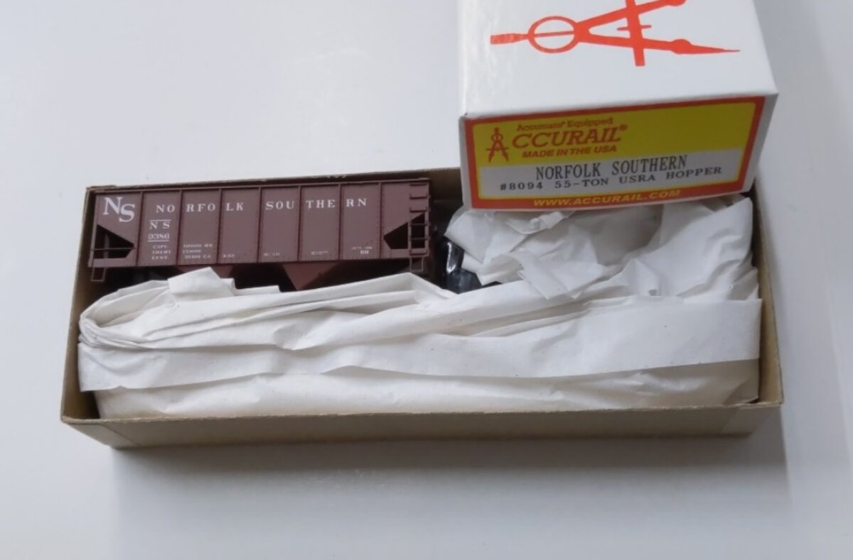 Accurail 8094-9386 HO Norfolk Southern 55- Ton USRA Hopper #9386 Kit