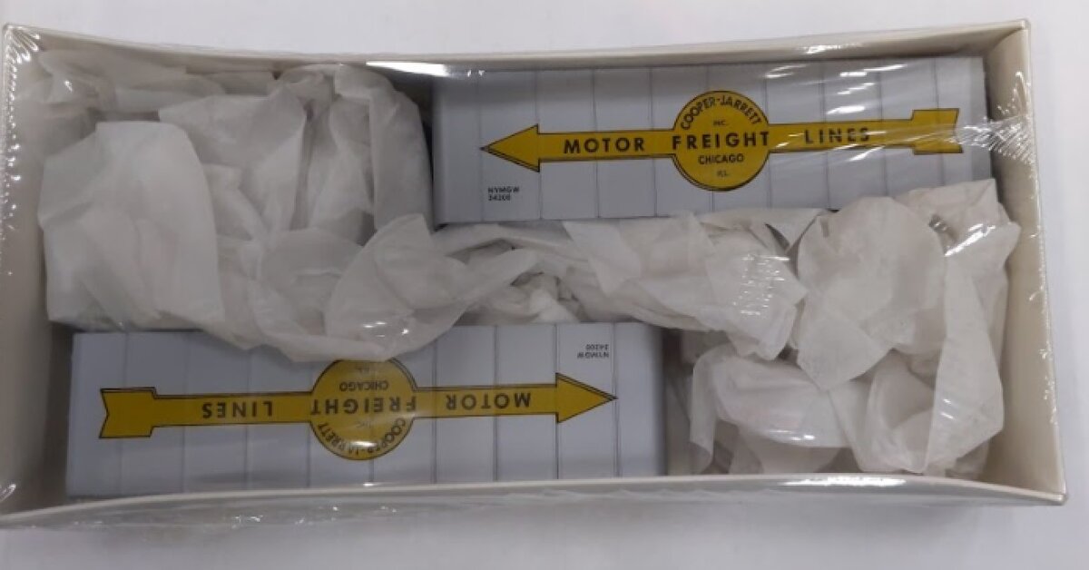 Walthers 933-1404 HO Copper-Jarrett 32'' Van Trailer Plastic Kit (Box of 2)