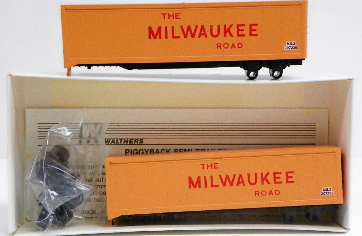 Walthers 933-1452 HO 40' "The Milwukee Road" Semi Trailer Kit
