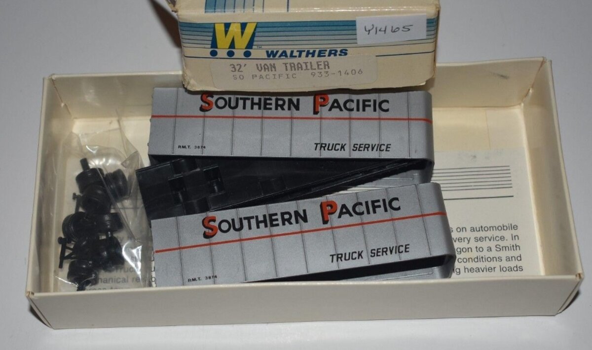 Walthers 933-1406 HO 32' Southern Pacific Van Trailer Kit