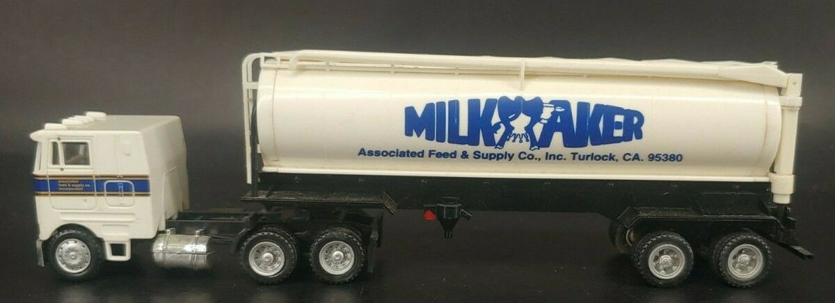 Herpa HO Truck's N' Stuff Milkmaker Tank Trailer