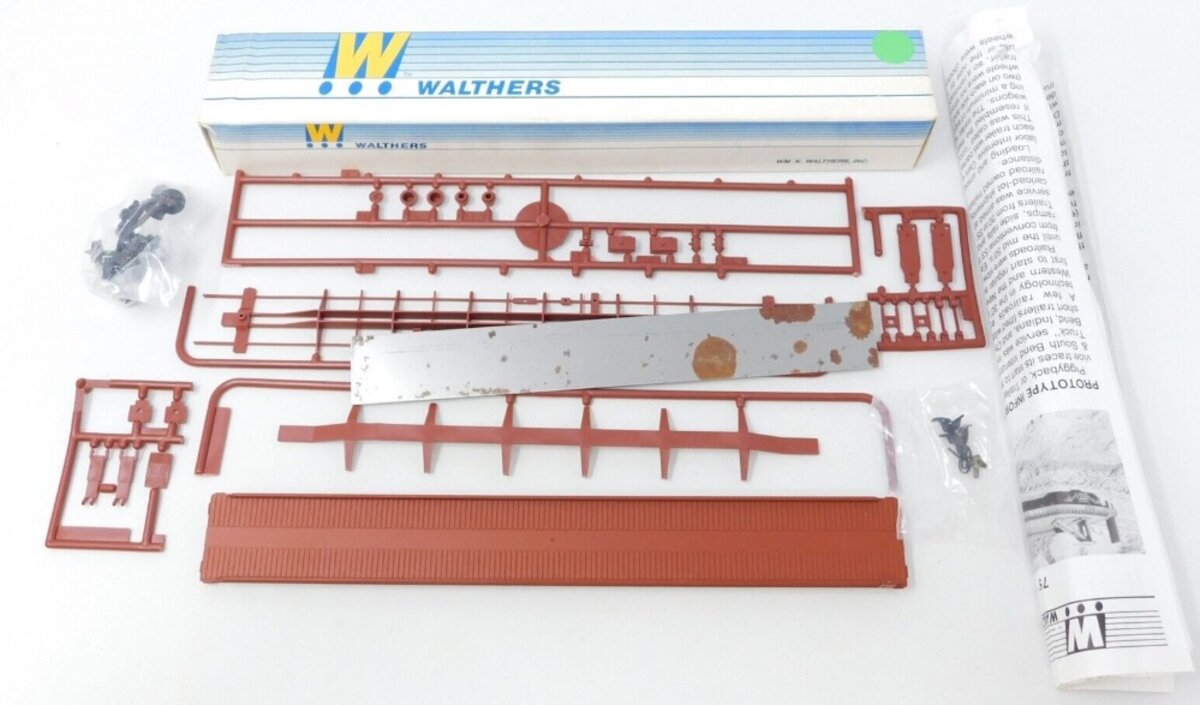 Walthers 932-3956 HO CB&Q TTX 75' TOFC Flat Car Kit