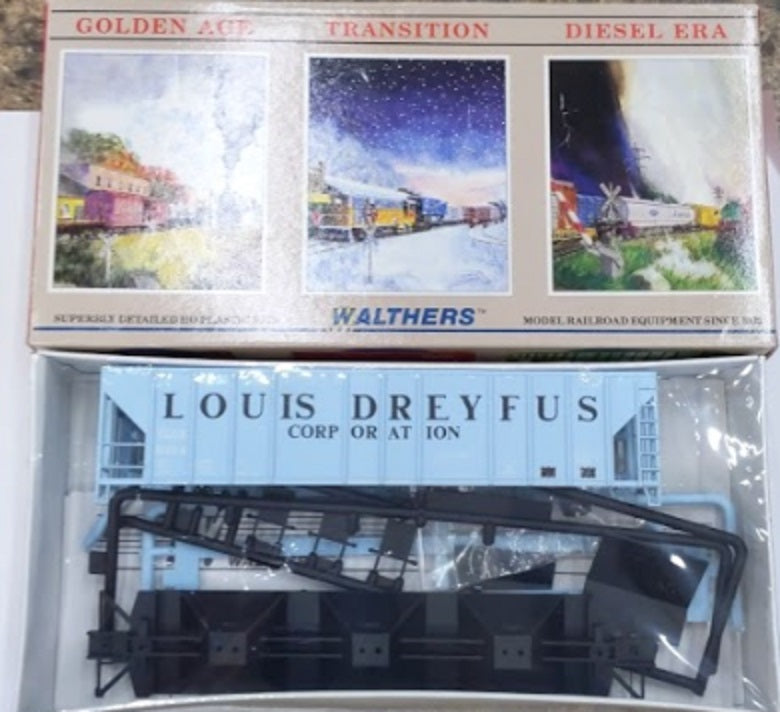 Walthers 932-5711 HO PS-2 CD 4427 Covered Hopper Louis Dreyfus Corp (5359) Kit