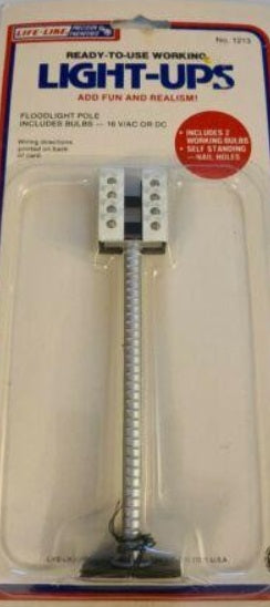 Life Like S213K HO Floodlight Pole Includes Bulbs 16 V/AC or DC