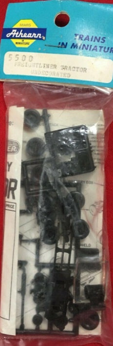 Athearn 5500 HO Undecorated Freightliner Tractor Plastic Kit