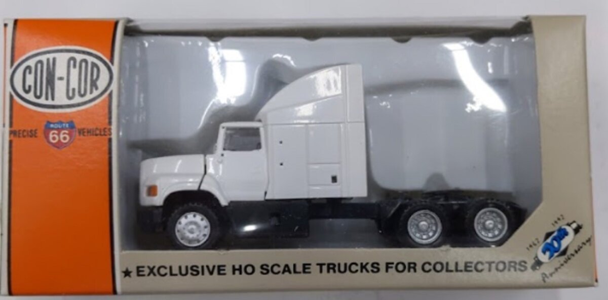 Con-Cor 0004-651000 1:87 Ford Aeromax Tractor W/ Sleeper Long Version