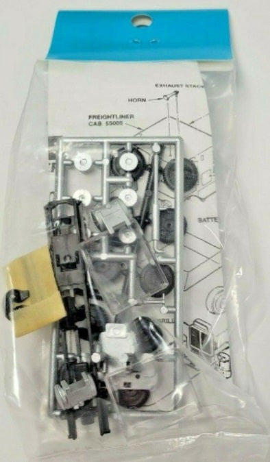 Athearn 5513 HO Conrail  Freightliner Tractor Plastic Kit