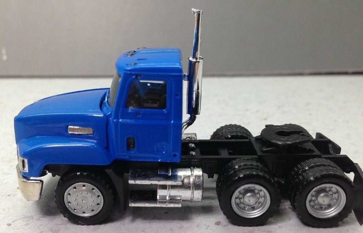 Promotex 15264 HO Herpa Blue Mack CH 603 Conventional W/Short Chassis Rear Axle