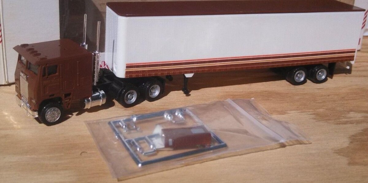 Herpa 522 HO Poppy State Express Tractor Trailer