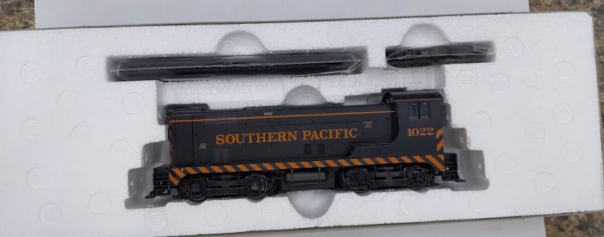 Stewart 4666 HO Southern Pacific Baldwin VO-660 Phase 1 #1022