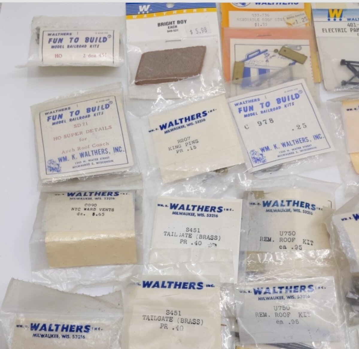 Walthers L-5 Lot of 23 O / HO Assorted Parts and Fun to Build Kits