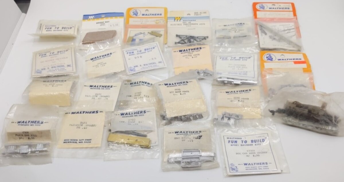 Walthers L-5 Lot of 23 O / HO Assorted Parts and Fun to Build Kits