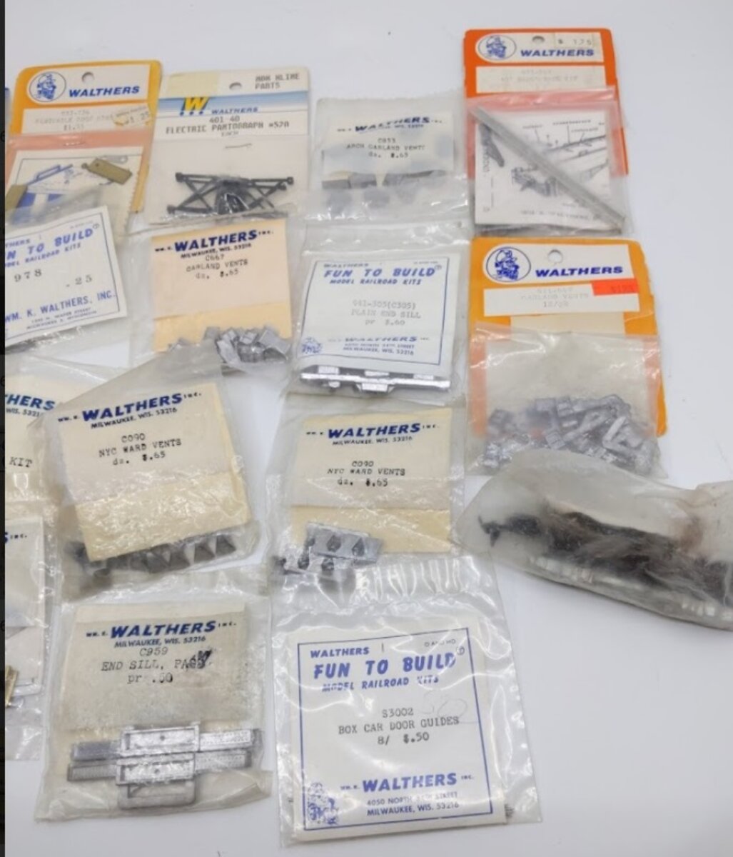 Walthers L-5 Lot of 23 O / HO Assorted Parts and Fun to Build Kits