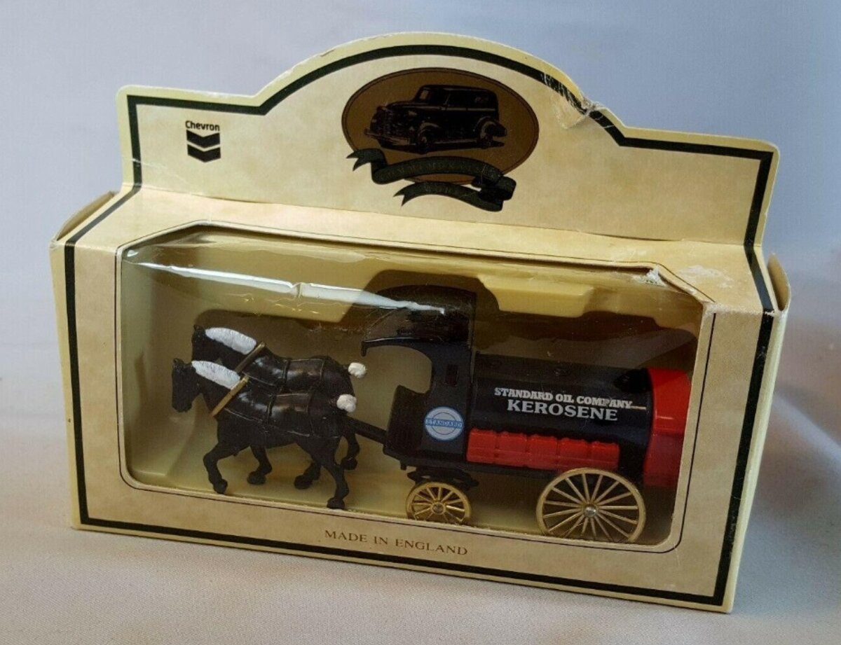 Lledo 1:87 Standard Oil Company Kerosene Horse Drawn Wagon