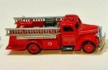 Lledo 1:87 1936 Standard Oil Richmond Refinery Ladder & Pump Truck