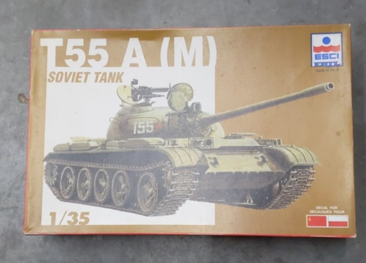 ESCI 5045 1:35 T55 A (M) Soviet Military Tank Model Kit
