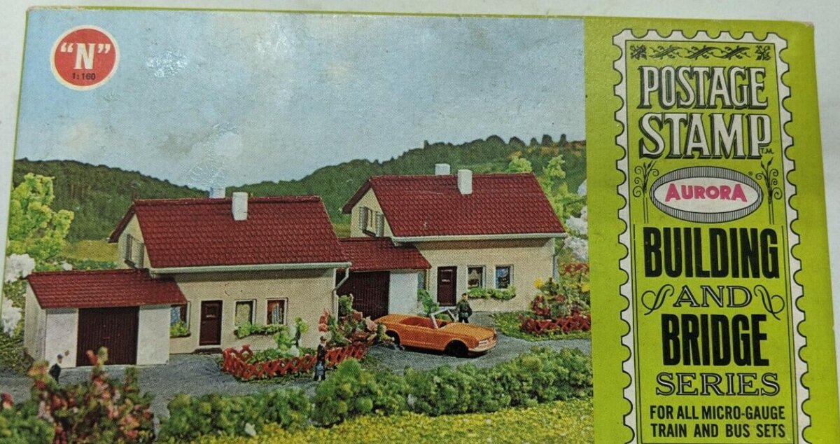 Aurora 4122-125 N Suburban Houses Postage Stamp Plastic Kit