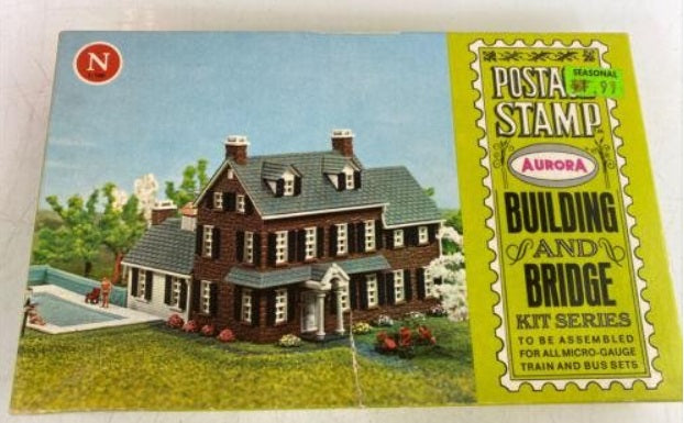 Aurora 4157-250 N Two Story Home W/Pool Plastic Building Kit