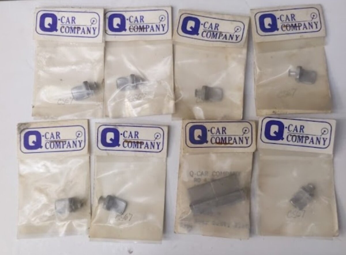 Q-Car L-2 Lot of 8 O Scale Chairs and Bench, Metal Unpainted