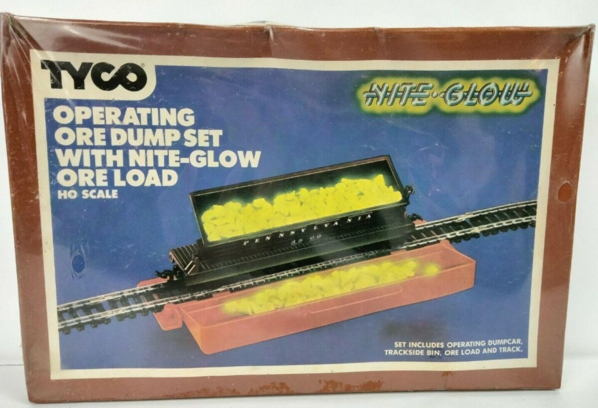 Tyco 916 HO Operating Ore Dump Set W/Nite-Glow Ore Load