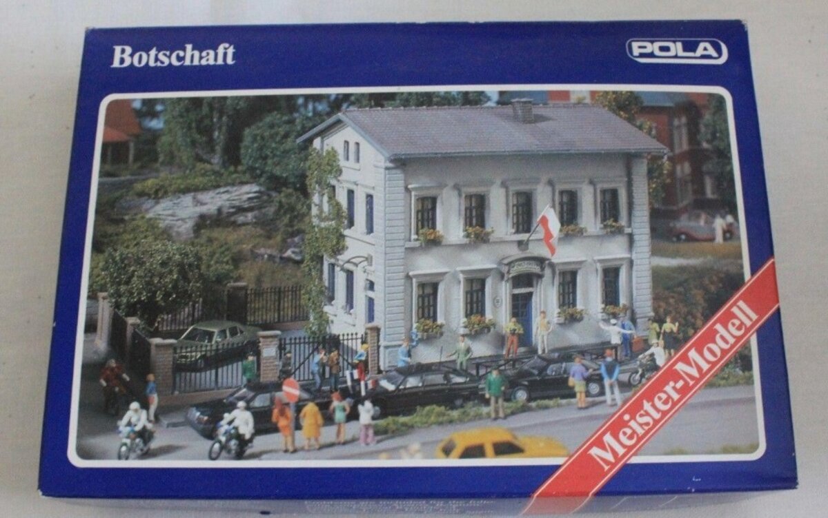 Pola 641 HO Embassy Building Kit