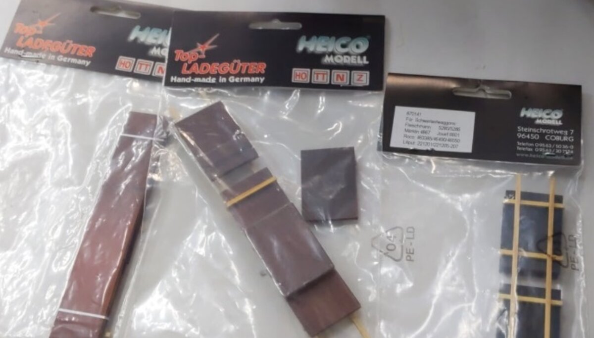 Heico Modell L-1 Lot of 3 Assorted Flat Car Loads