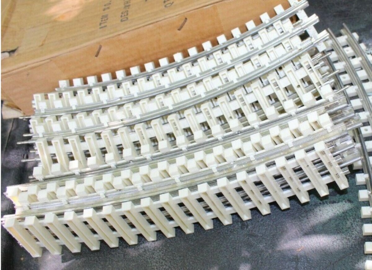 K-Line K-0616W O 42" Tubular Curved Track Section with White Ties