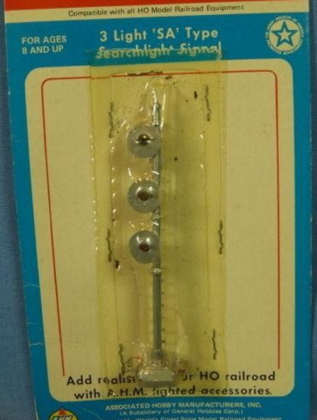 AHM 5641 HO 3 Light SA Type Searchlight Signal