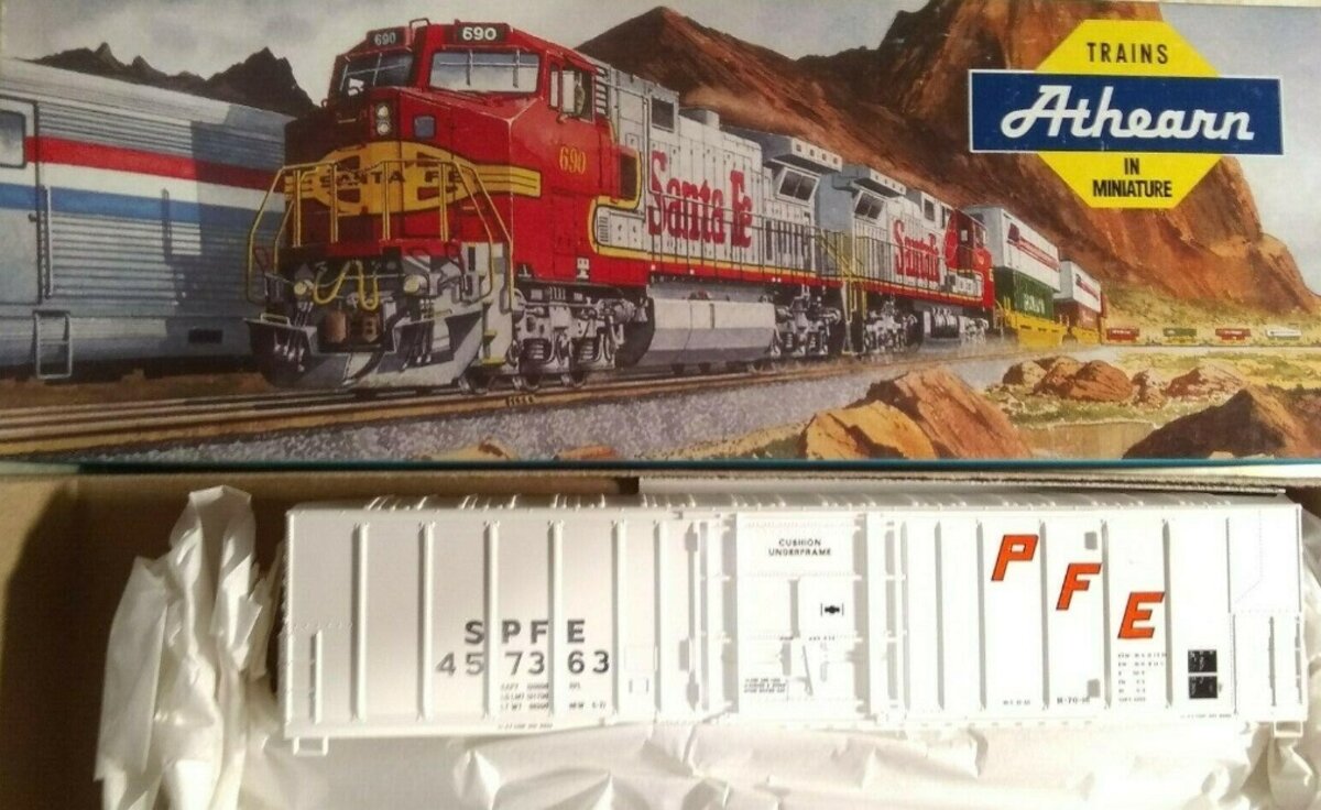 Athearn 2901D HO 57 Mech Reefer S Pacific Fruit Express Car Kit # 457363