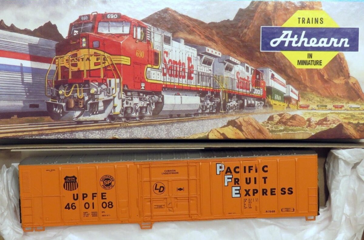 Athearn 2909I HO Pacific Fruit Express 57' Mechanical Reefer # 460108 Kit