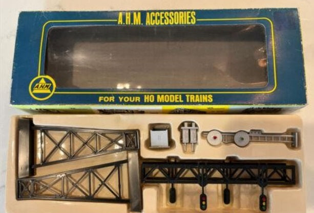 AHM 5613 HO 2 Track Span Gantry W/4 Block Signal/Traget/Relay House&Transformer