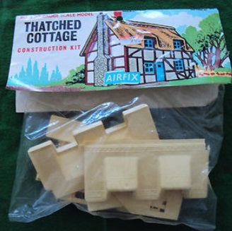 Airfix Products 4010 HO OO Thatched Cottage Kit