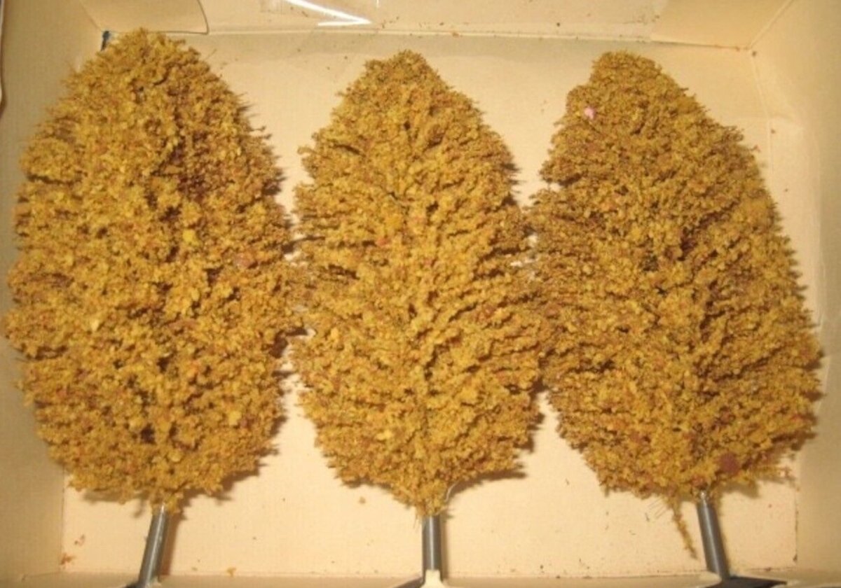 Bachmann 49-2393 All Scale Golden Maple Trees (Box of 3)