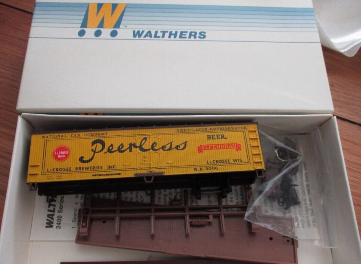 Walthers 932-2475 HO 40' Refrigerator Car Peerless Kit