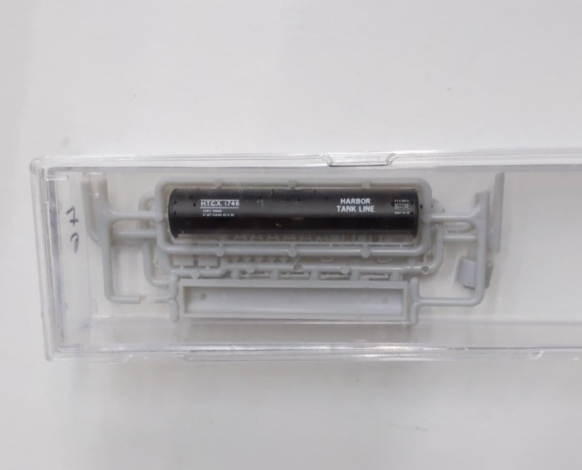 InterMountain N Scale HTCX #1746 Harbor Tank Line Tank Container Kit
